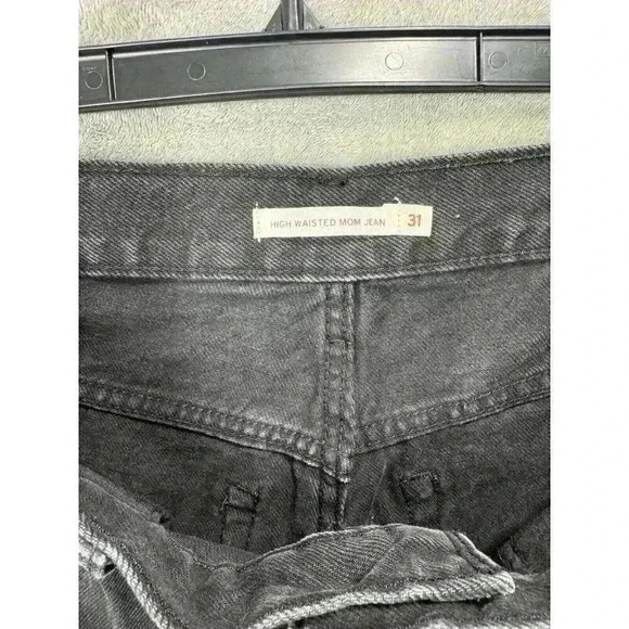 Levis Jeans Women’s 31 Black High Waisted Mom Jean Distressed 100% Cotton - Picture 6 of 12
